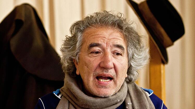 Gastregisseur Johennas Zametzer inszeniert Becketts "Warten auf Godot" in Coburg.