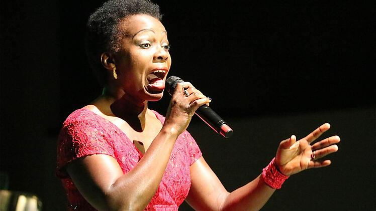 Sängerin Bwalya.  Foto: Gerd Schaar