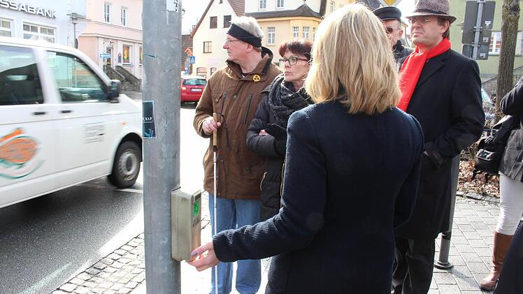 Gefährliches Manko: Das Signal an der Ampel am Bahnhofsvorplatz ist kaum zu hören.