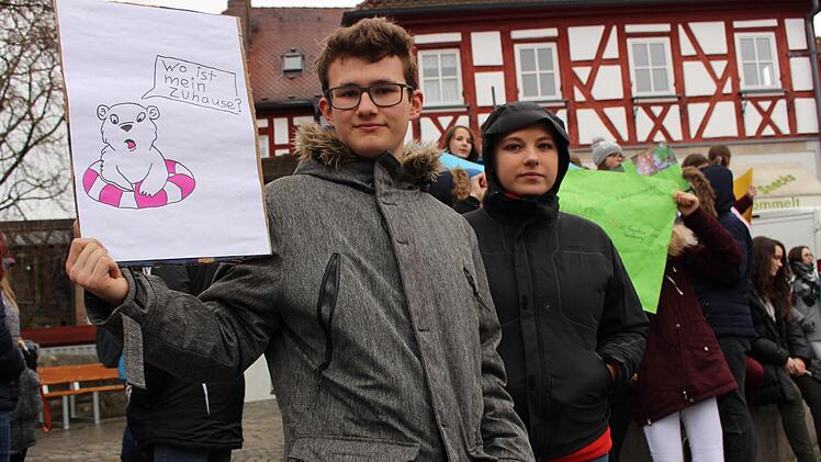 Alex, Lea und die Frage: Wo ist der Eisbär noch zuhause?