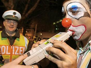 Pustekuchen: Auch an Fasching gibt es Grenzen, vor allem für die Autofahrer beim Alkoholkonsum. Foto: dpa