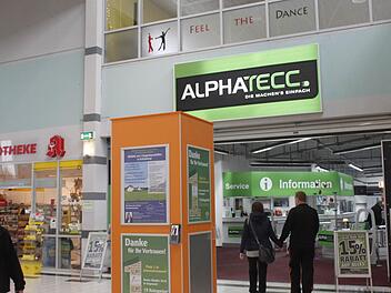 Letzte Kundschaft: Der Alphatecc-Markt schließt zum Jahresende. Über Nachfolge-Geschäfte wird bereits verhandelt. Foto: Ekkehard Roepert