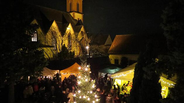 Eine richtig romantische Stimmung gab es am Weihnachtsmarktabend in Euerdorf. Foto: Doris Bauer