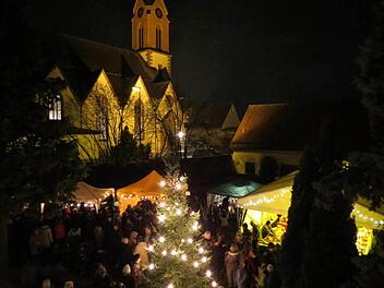Eine richtig romantische Stimmung gab es am Weihnachtsmarktabend in Euerdorf. Foto: Doris Bauer
