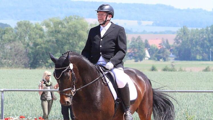 Sein liebstes Hobby, das Reiten, musste Hans-Heinrich Eidt nach einer Knie-Operation deutlich einschränken privat