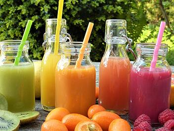 Fruchtsäfte enthalten viel Fructose, und sollten nur in Maßen verzehrt werden.