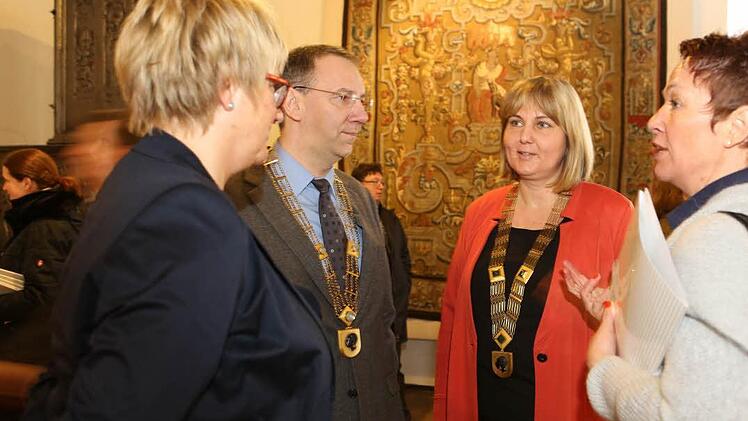 Stadträte und Bürgermeister im Gespräch. Foto: Barbara Herbst