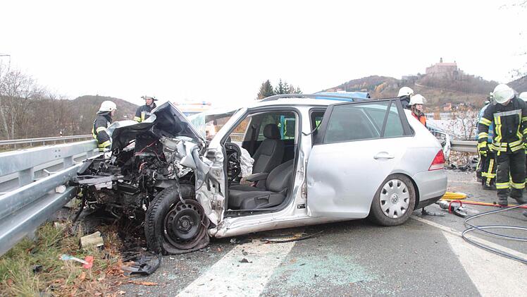 Schweres Verkehrsunglück auf der Bundesstraße 289 bei Kulmbach am Samstagmorgen  Foto: Dagmar Besand