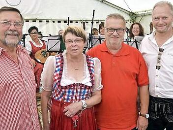 Ehrung verdienter Mitglieder (von links): Rudi Paul, Heidi und Georg Müller, Vorsitzender Hilmar Schubert Fotos: Andreas Welz