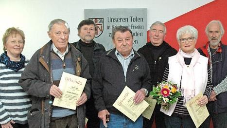 Auszeichnungen für treue Vereinsmitglieder (von links): Zweite Voristzende Ingrid Marx, Gerhard Kleemann, Manfred Meyer, Gerhard Reuß, Gottfried Dietz, Heidemarie Schröter, Peter Meyer. Foto: Edwin Meißinger