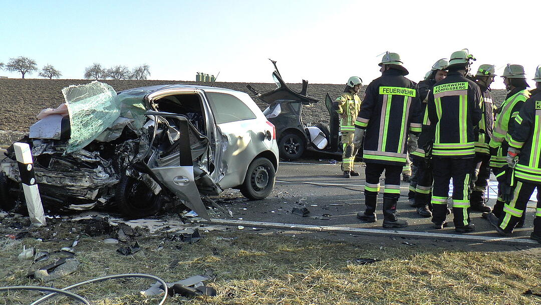 Kreis Haßberge: 29-Jährige stirbt bei schwerem Frontal-Crash