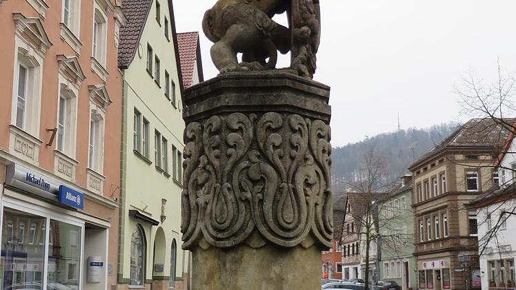 Der Brunnen mit Löwe in der Oberen Stadt Erich Olbrich