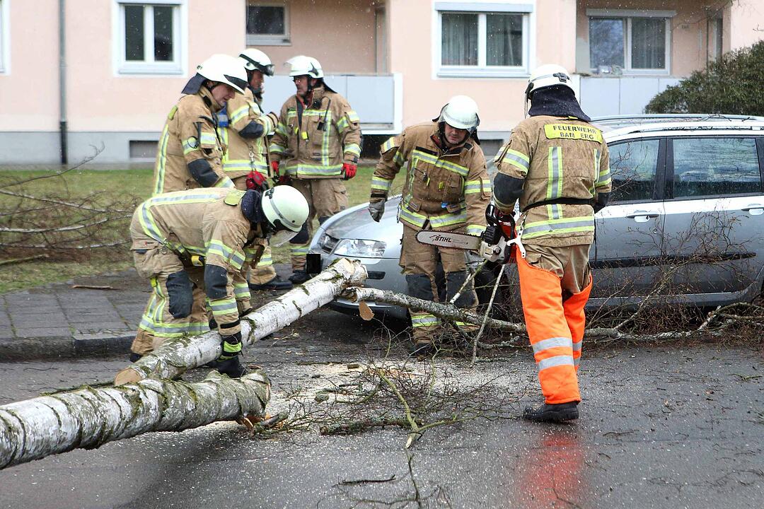 Sturm über Franken hinterlässt Schäden
