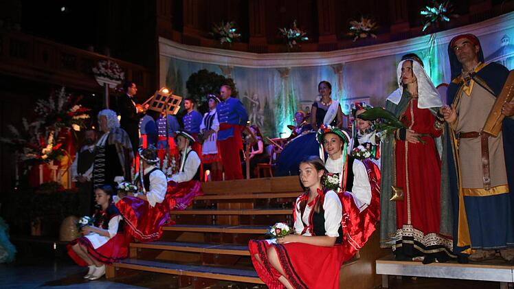 Eindrücke vom Rakoczy-Ball mit Gläser-Polonaise. Foto: Ralf Ruppert