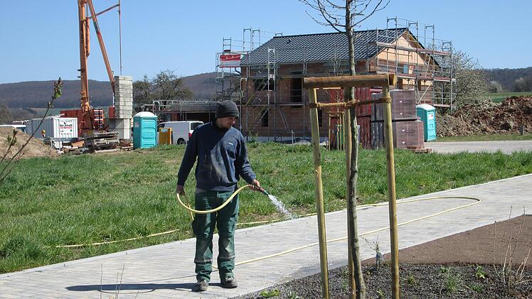 Im Neubaugebiet "Am Hahn III" gehen die Bauplätze weg wie warme Semmeln.