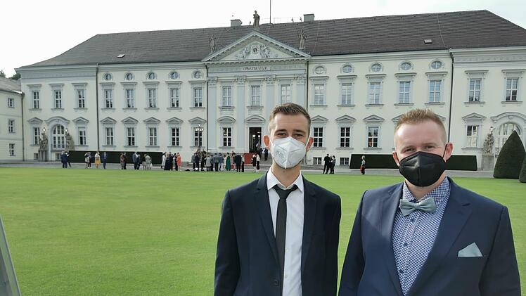 Tim Friedrich (links) und Benjamin Rupp Im Park von Schloss Bellevue
