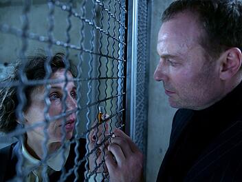 Die langen Blicke des Abschieds: Das Berliner "Tatort"-Team Nina Rubin (Meret Becker) und Robert Karow (Mark Waschke) musste 2022 auf den letzten Metern noch das ein oder andere klären. "Das Mädchen, das allein nach Haus' geht", Fall Nummer 16, war nach gut sieben Jahren der letzte des Duos.