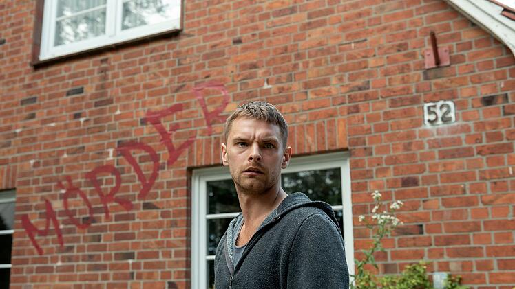 Patrick Holthusen (Valentino Dalle Mura) wird des Mordes verd&auml;chtigt, aber freigesprochen. War er es trotzdem?