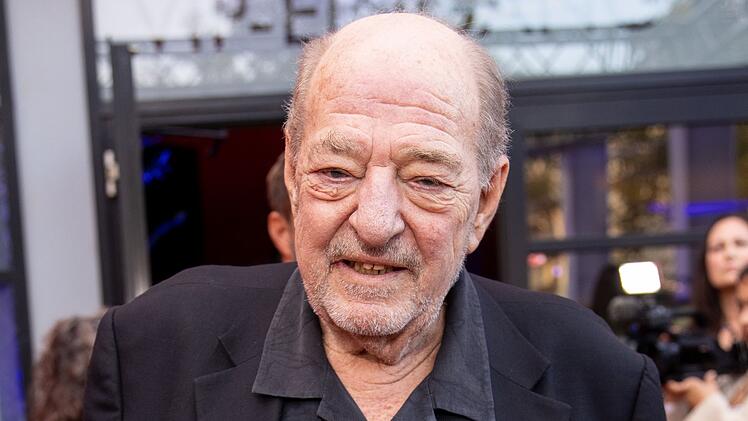 Ralph Siegel musste vor wenigen Tagen wegen einer Lungenentz&uuml;ndung in ein Krankenhaus eingeliefert werden, wo der Erfolgskomponist in ein k&uuml;nstlichen Koma versetzt wurde. Laut seiner Familie kann er wieder selbstst&auml;ndig atmen.