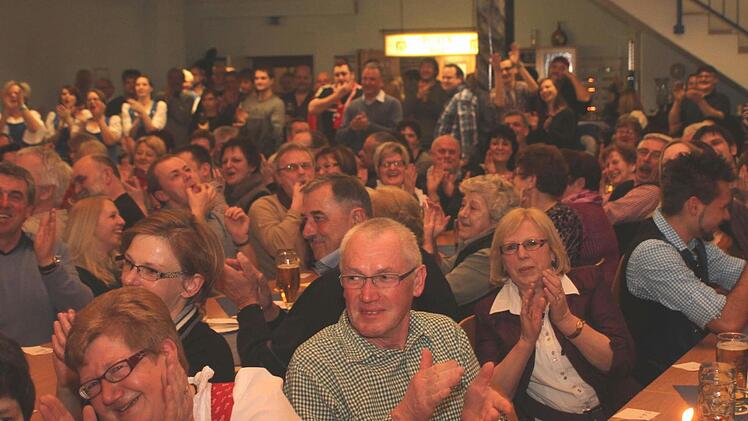 Die Heilig-Länder-Halle platzte fast aus den Nähten und die Akteure sorgten für eine ausgelassene Stimmung.