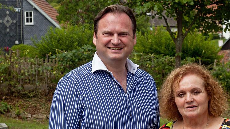 Adelheid Frankenberger, Vorsitzender der "Coburger Sommeroperette" und der Tenor Michael Hein, der alternierend mit Adam Sanchez den Mister X singen wird.Foto: Jochen Berger