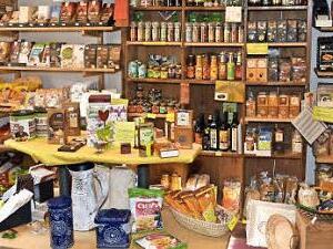 Ob feine Grillsaucen oder edler Essig: Das Angebot des Welt-Ladens in Haßfurt ist reichhaltig.