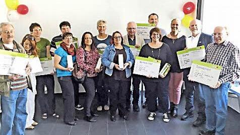 Marion Sprenger (3. v. r.) übergab die Auszeichnungen an die Preisträger aus der Region. Foto: privat