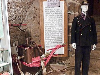 Die Geschichte der Feuerwehr war schon immer gern Stoff für Ausstellungen, wie hier im Herzogenauracher Stadtmuseum über die Anfänge der Wehr und die Feuerlöschordnung.  Foto: FT-Archiv