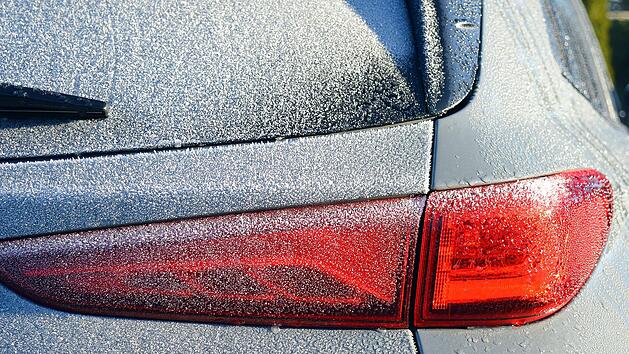 Symbolbild: Auto, Eis, Winter