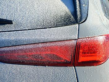 Symbolbild: Auto, Eis, Winter