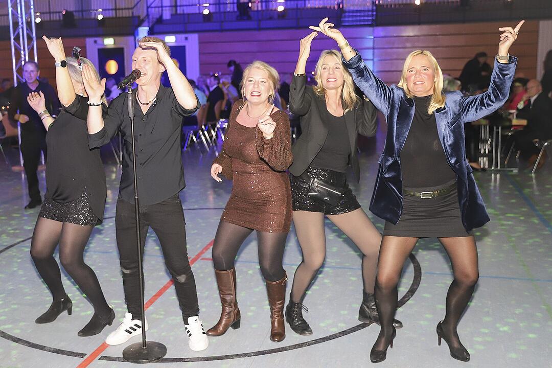 Es wurde in das Jahr 2025 gefeiert.