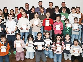 Diese Kinder und Jugendlichen erhielten Sportabzeichen.