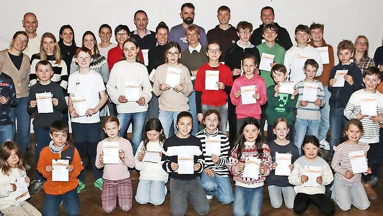 Diese Kinder und Jugendlichen erhielten Sportabzeichen.
