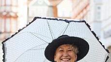 "Bürgerfrau Wilhelmine" (Marina Bühling) erzählt Geschichte(n) aus dem Coburg des 19. Jahrhunderts.