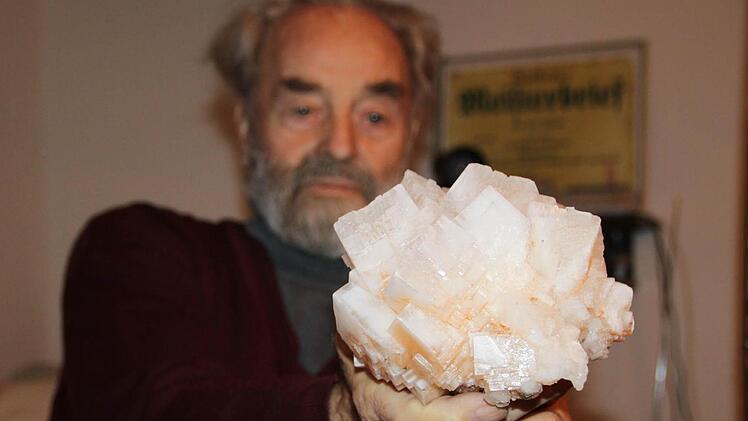 Salzkristall aus dem Kali-Bergwerk in Merkers: Heinz Wiegand wuchs in der Thüringischen Rhön auf. Als 14-Jähriger unternahm er einen Ausflug auf die Wasserkuppe. Foto: Ulrike Müller