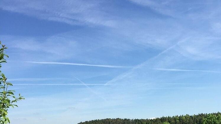 Weit reicht der Blick vom Schloss aus ins Aufseßtal.  Fotos: Corinna Brauer