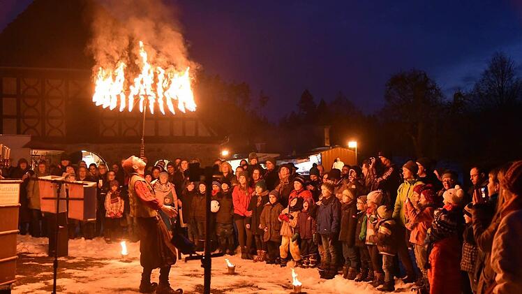 Sehenswert: das Programm beim ersten "Schlenkermarkt" im Ahorner Gerätemuseum. Foto: Gabi Arnold