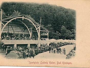 Die Postkarte zeigt die Radrennbahn des Velociped-Clubs Bad Kissingen in der Unteren Au.