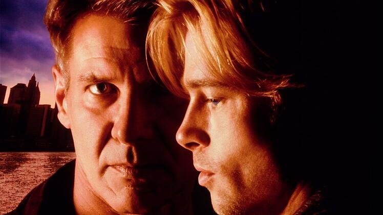 Der IRA-Untergrundk&auml;mpfer Frankie McGuire (Brad Pitt) reist unter falschem Namen in die USA ein und kommt bei dem ahnungslosen New Yorker Cop Tom O'Meara (Harrison Ford, links) und dessen Familie unter.