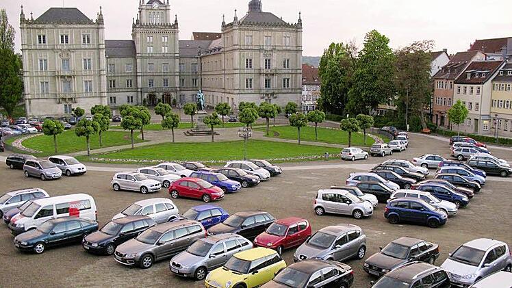 Eine Tiefgarage unter dem Schlossplatz ist seit 1977 Thema in Coburg. Foto: CT-Archiv