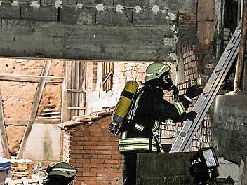 Eine Feuerwehrübung fand kürzlich in der Schwarzen Gasse in Elfershausen statt.  Foto: Archiv/Winfried Ehling