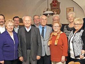 Diese Mitglieder wurden für ihre jahrzehntelange Treue zur CSU ausgezeichnet; von links Brno Wittig, Manfred Engel, Gabriele Krönert, Max Ferschl, Leo Ankenbrand, Günther Hofmann, Heinrich Sender, Sieglinde Funck, Hugo Reuß, Karola Dümpert, Gisela Werb, Bürgermeister Michael Ziegler und Landrat Wilhelm Schneider. Foto: Günther Geiling