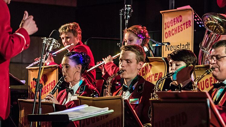 Impressionen vom Galakonzert des Jugendorchesters Neustadt in der Mehrzweckhalle Heubischer Straße.Foto: Jochen Berger