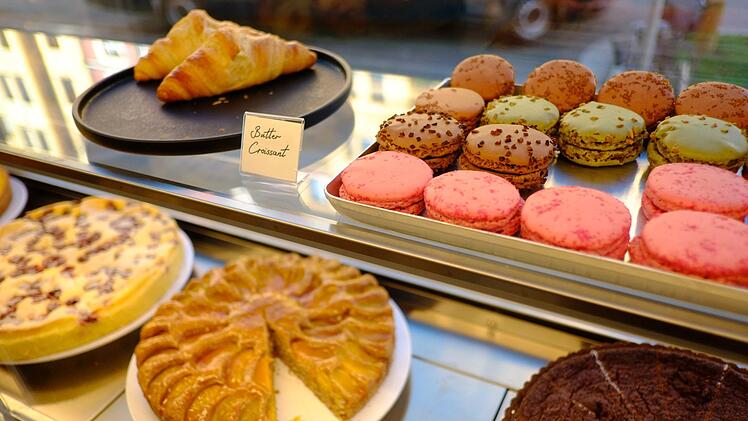 Auch die Kuchen sehen verlockend aus. Foto: Nikolas Pelke