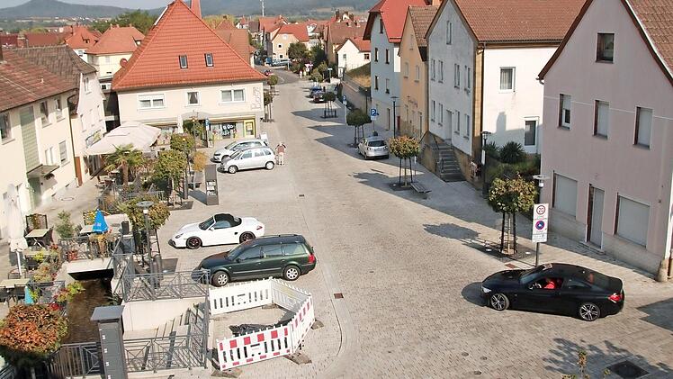 An der abgezäunten Stelle in der Bahnhofstraße wird das Scheffel-Denkmal im Oktober aufgestellt.