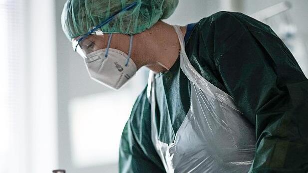 Die Stadt Erlangen und der Landkreis Erlangen-Höchstadt rechnen damit, dass die Pflegekräfte in den Einrichtungen der Region angesichts steigender Infektionszahlen bald Unterstützung brauchen.