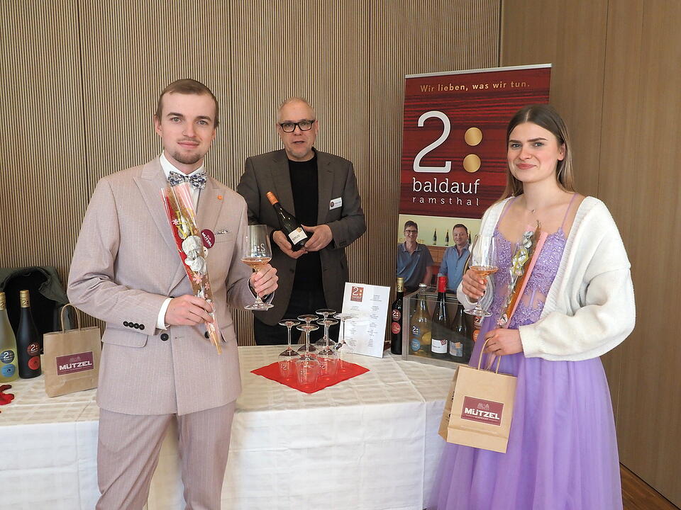 Inkl. Braut- und Festmodenschauen.