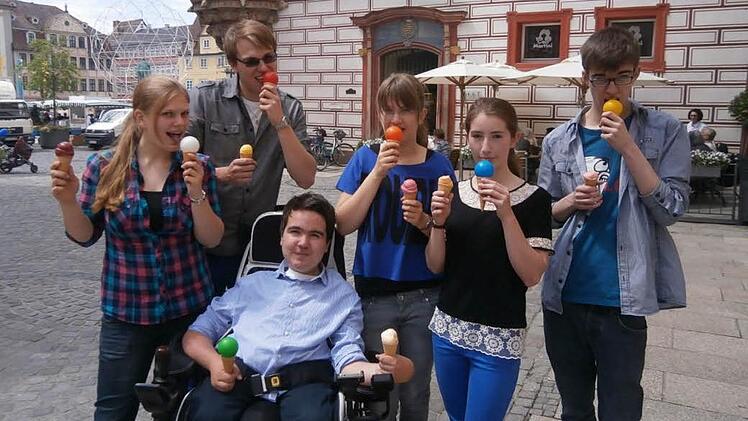 Eine Szene aus dem Bewerbungsvideo mit Selina Melchior, Frederik Schäfer, Luca Arca, Fabiola Melchior, Anna Keßler und Tristan Hesser ( von links).