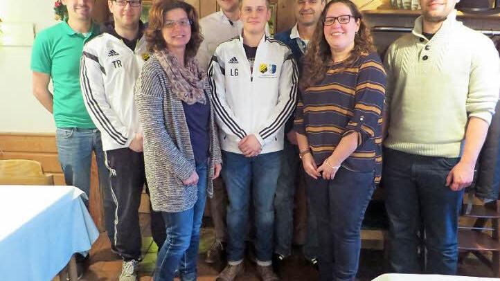 Klaus Herbert, Thorsten Ramspeck, Norbert Kropf, Tjorben Wilkens, Darko Juntez (hinten von links), Brigitte Link, Lukas Geyer und Bianca Tydecks (vorne von links) gehören zum FSV-Vorstand. Foto: Harald Kaiser