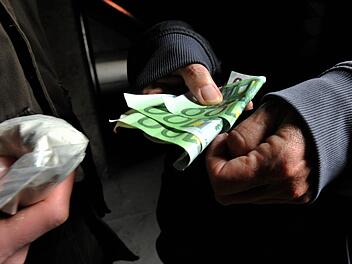 Beim Drogenhandel floss reichlich Geld.  Symbolfoto: Frank Leonhardt/dpa